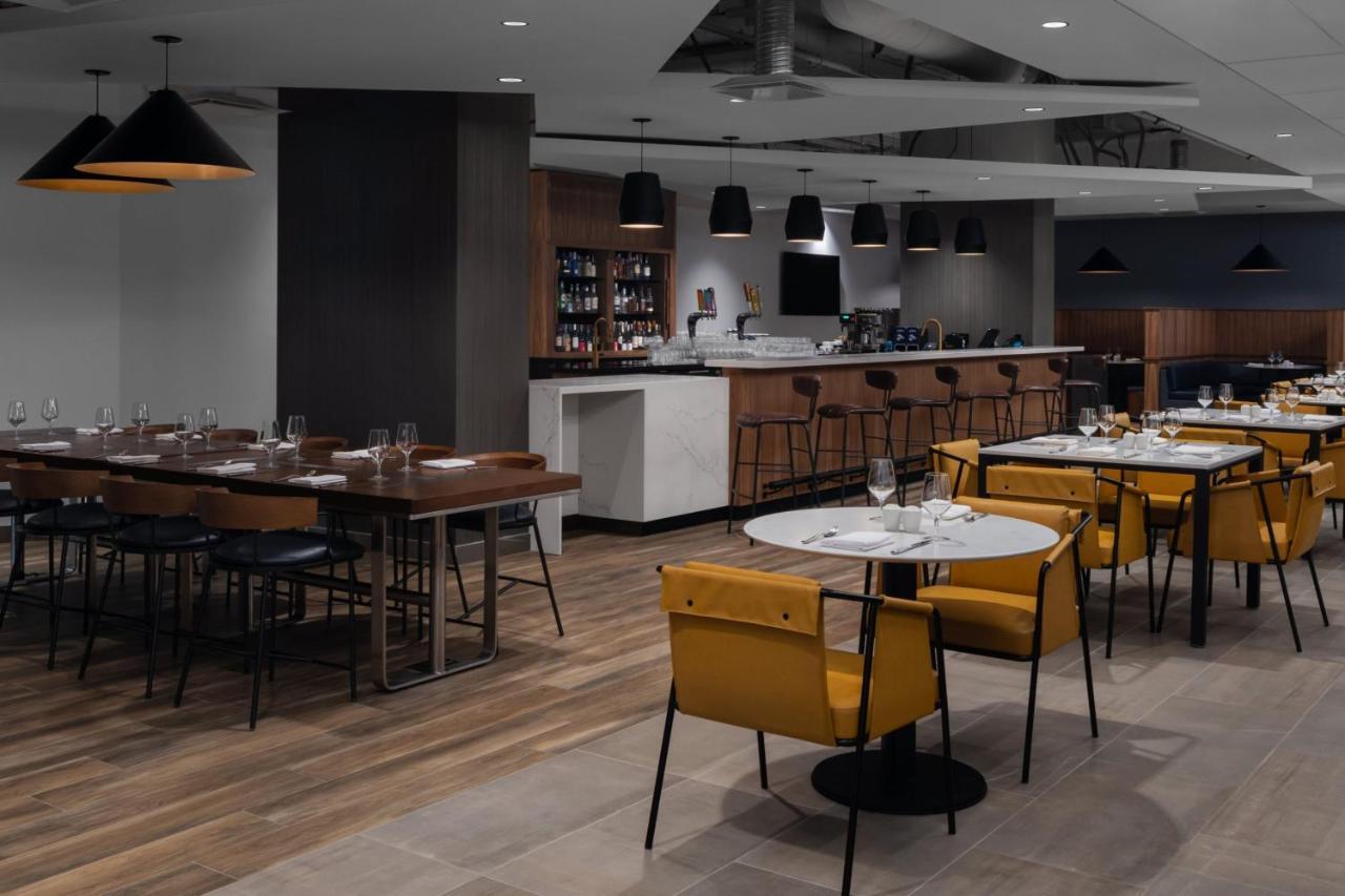 Courtyard By Marriott Calgary Downtown Hotel Ngoại thất bức ảnh